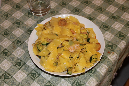 Tagliatelle zucchine e gamberetti de Nicoletta Simonetti - Recipefy