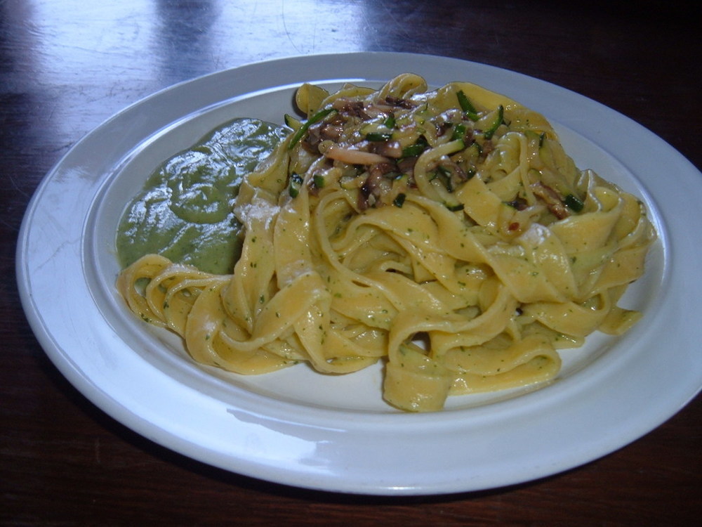 Tagliatelle in vellutata di zucchine de Enrico Finocchiaro - Recipefy