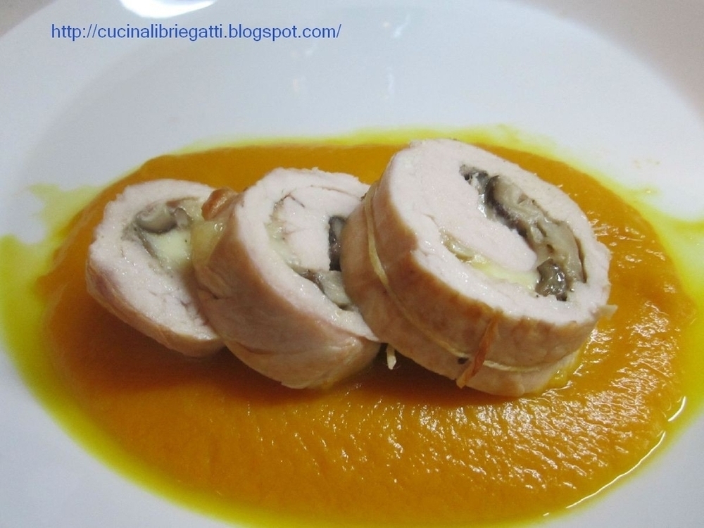 Rollè di tacchino ripieno di funghi e provola con salsa alla zucca of Daniela Vietri - Recipefy