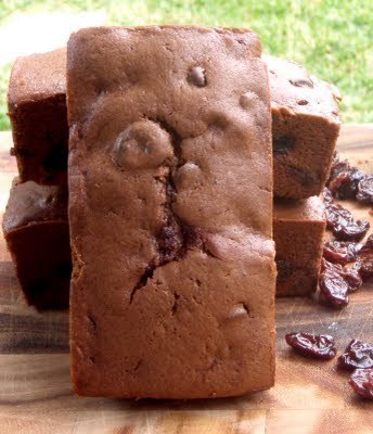 Chocolate and Cherry Loaf Cake de Sarah Blackler - Recipefy