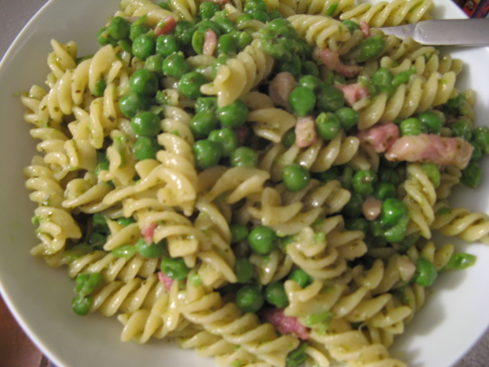 Pasta peas, pancetta and pesto of Cheech Andrea Francesco Albanese - Recipefy