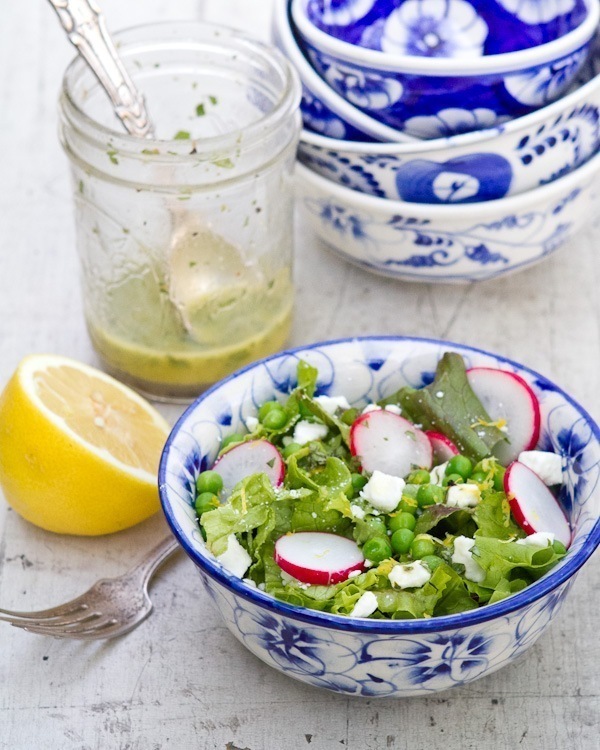 Radish and Pea Salad with Lemon Oregano Vinaigrette de Kelly Snyder - Recipefy