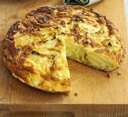 Cheese, leek and potato tortilla di Rachael Power - Recipefy