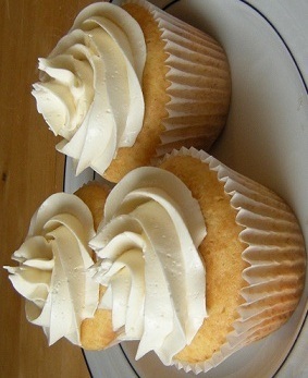 SWISS MERENGUE BUTTERCREAM CREMA DE MERENGUE-MANTEQUILLA of Cristian Barriga Sedeño - Recipefy