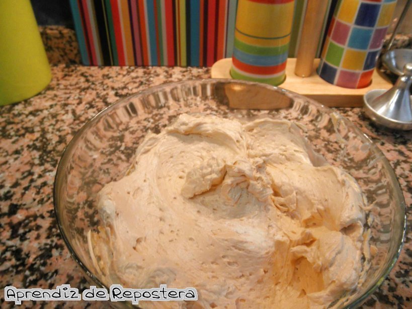 Swiss merengue buttercream (crema de merengue y mantequilla) of Pablo Márquez Lobillo - Recipefy