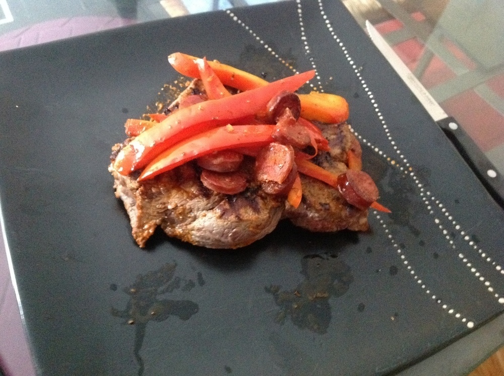 Spanish style steak with Peppers and Chorizo de Calvin Atkinson - Recipefy