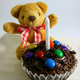 Http-upload-wikimedia-org-wikipedia-commons-d-df-brownie_cupcake_with_teddy_bear_and_candle-jpg_6439632