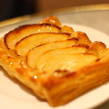 1138659435_http-upload-wikimedia-org-wikipedia-commons-6-6f-tarta_de_manzana_en_barcelona-jpg%7d