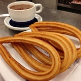 5133620491_http-upload-wikimedia-org-wikipedia-commons-4-47-chocolate_con_churros_de_lazo-jpg%7d