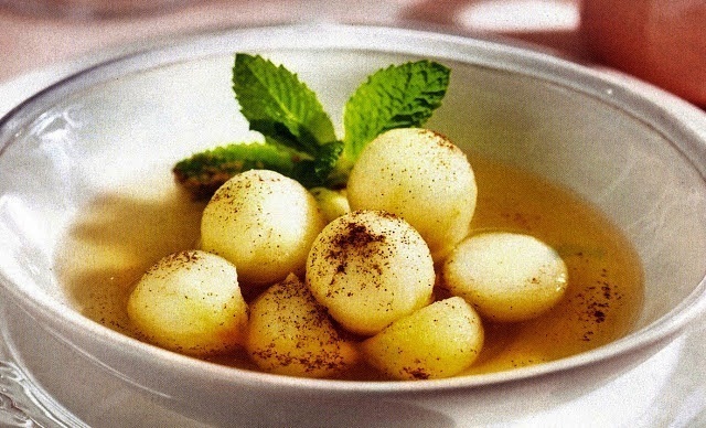 Bolitas de manzana con licor de melocoton de alberto jimenez - Recipefy