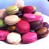 2077321946_http-upload-wikimedia-org-wikipedia-commons-c-cd-macarons-_french_made_mini_cakes-jpg%7d