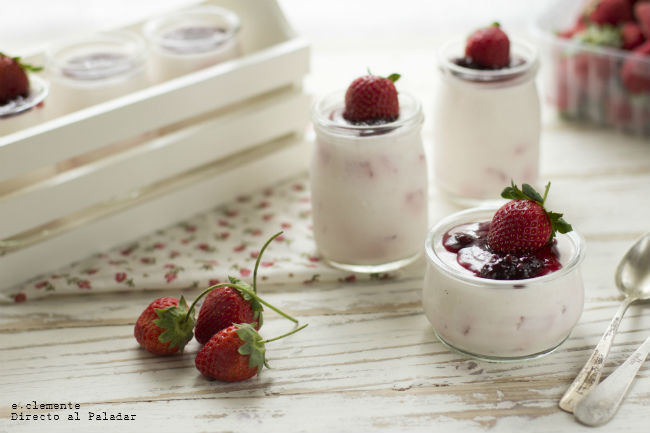 Postre de yogur con fresas of Angel Romero - Recipefy