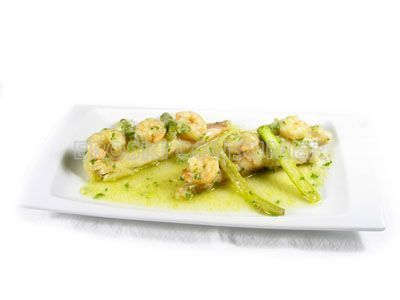 Colas de rape con gambas en salsa verde of Angel Romero - Recipefy