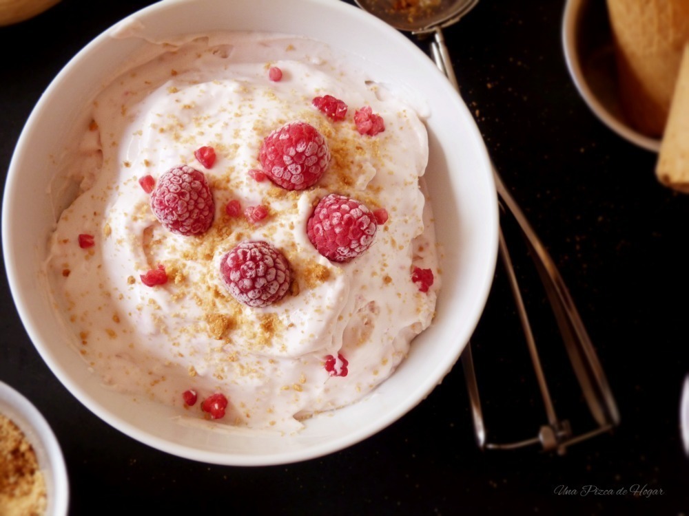 Helado de Frambuesa y galletas of Brenda Paola - Recipefy