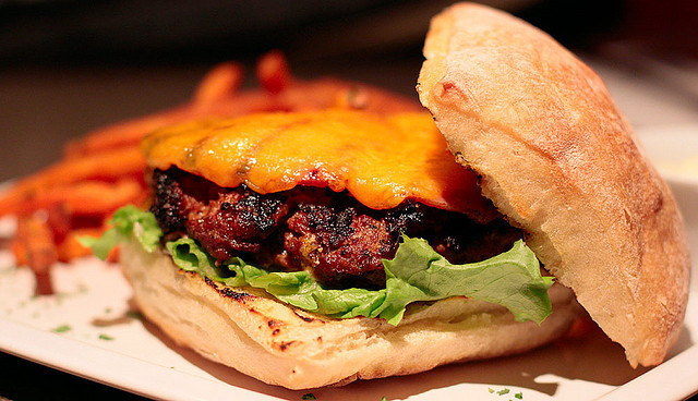 Bacon Cheeseburger and Chips Shuttlecook Style de James Parker - Recipefy