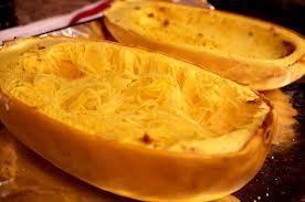 Roasted Spaghetti Squash with Caramelized Kale and Red Onions in Marina Sauce di Alexandra Calukovic - Recipefy