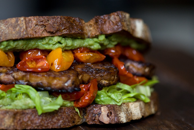 TLT Sandwich with a Sprinkle of Cherry Balsamic Vinegar of Sonoma Farm - Recipefy