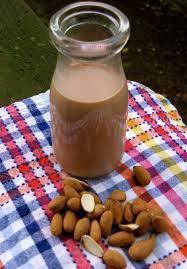 chocolate almond milk de Angela O - Recipefy