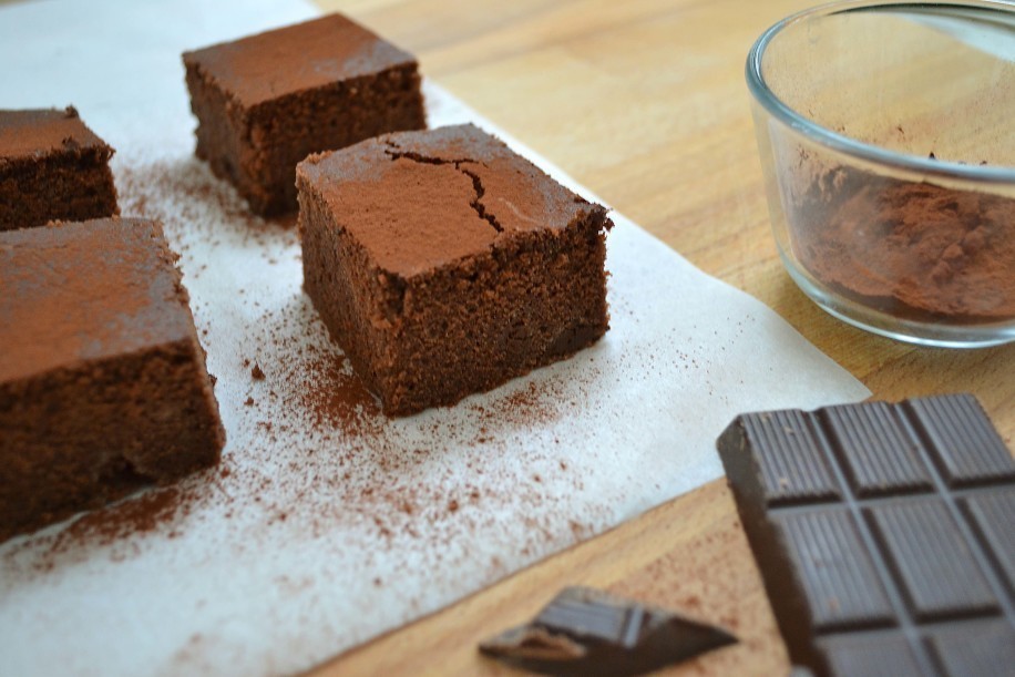 QUADROTTI MORBIDI AL CACAO E CIOCCOLATO of Valentina - Recipefy