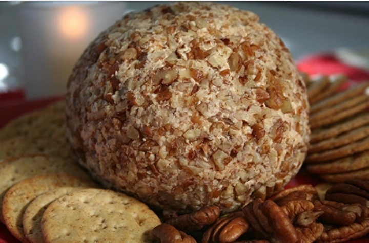 Ron and Betty's Red Deer Cheese Ball de Michele Poole - Recipefy