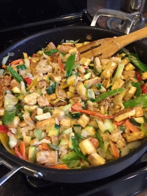 Veggies and tofu in light peanut sauce (Vegan) of Kat Liendgens - Recipefy