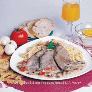 Steak with Mushroom Sauce and Pasta di Maya Ahmad - Recipefy