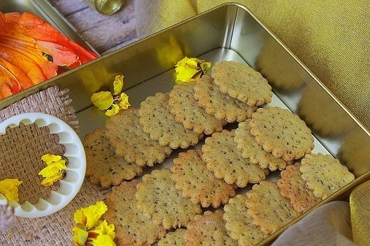 CRACKERS – WHOLEGRAIN AND VEGAN of Kanika Katyal - Recipefy